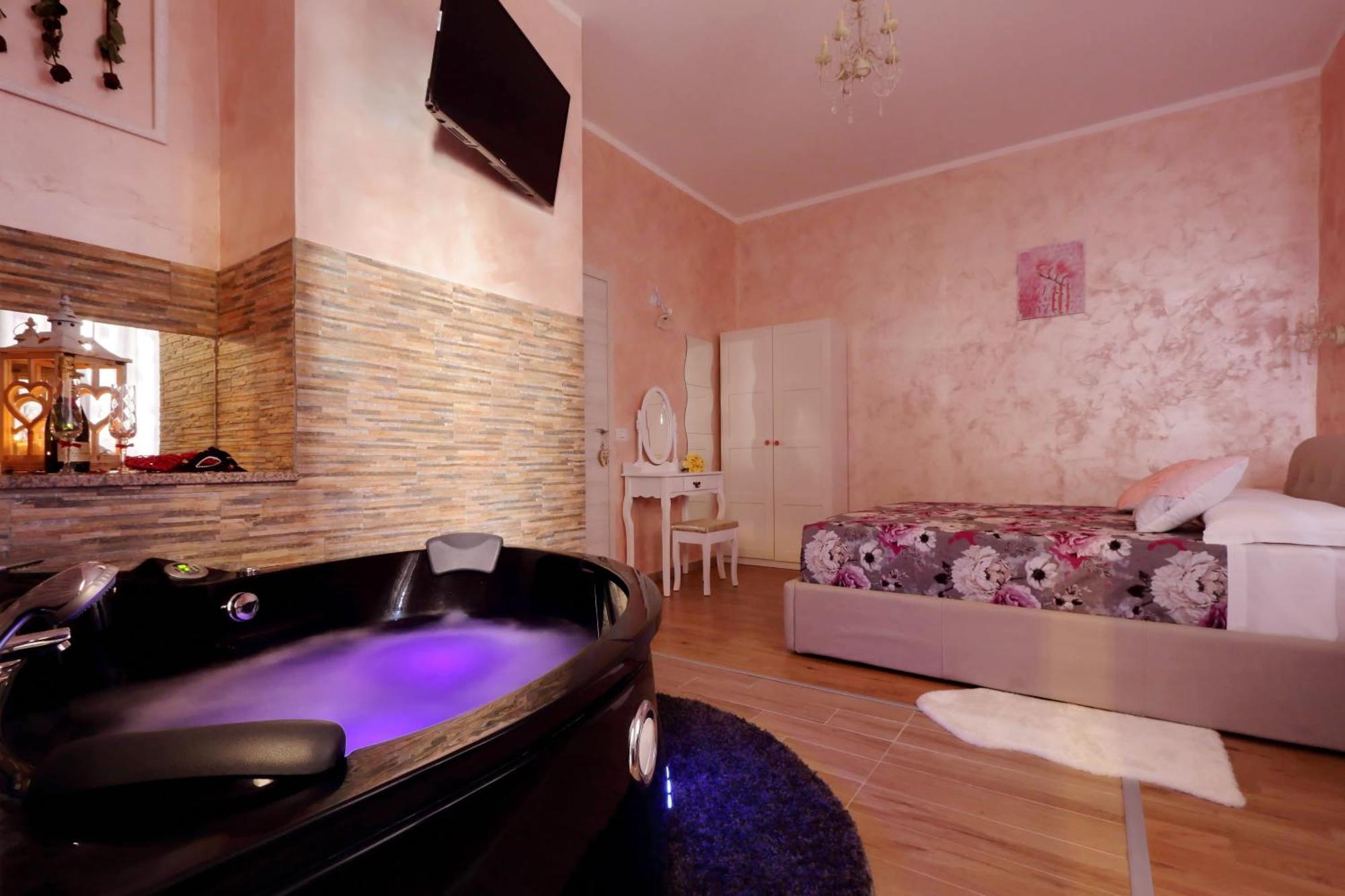 Deluxe Rooms And Chilling Jacuzzi Suite Guesthouse Roma Phòng bức ảnh